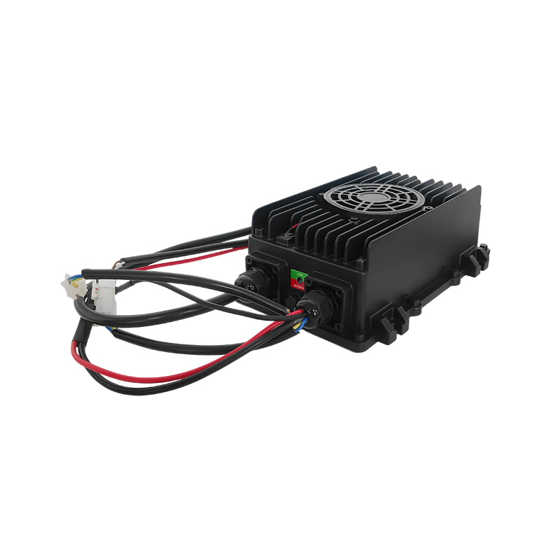 Carregador de bateria integrado de 360 W para empilhadeiras e veículos industriais
